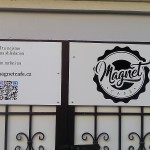 Reklamní cedule - kavárna v centru Brna