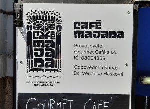 Reklamní cedule Café Majada v Brně