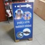 Polep prodejny ve vestibulu metra, Praha - Opatov